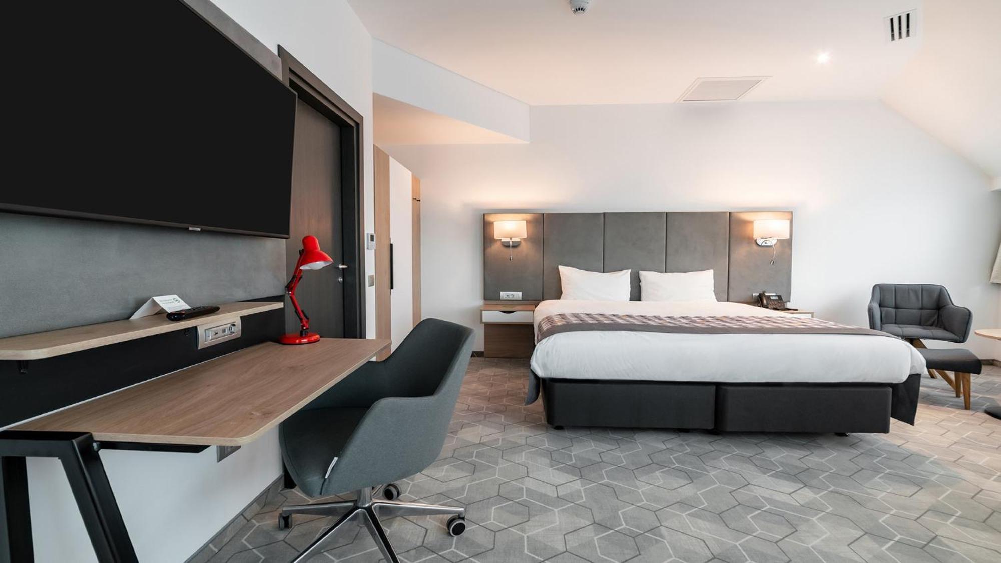 Holiday Inn Bucharest - Times, An Ihg Hotel Exteriör bild