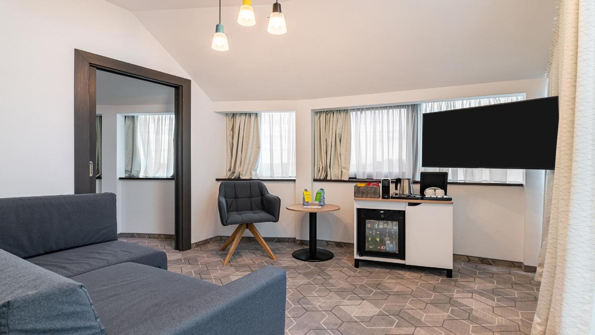 Holiday Inn Bucharest - Times, An Ihg Hotel Exteriör bild